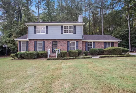 5201 Beechwood Forest Dr, Lithonia, GA 30038