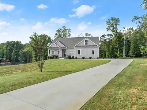 236 Oakwood Dr, Commerce, GA 30529 photo 2