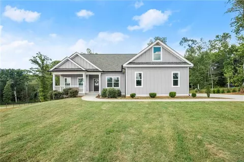 236 Oakwood Dr, Commerce, GA 30529