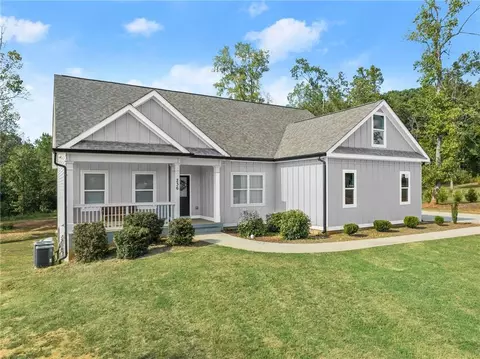 236 Oakwood Dr, Commerce, GA 30529 photo 3