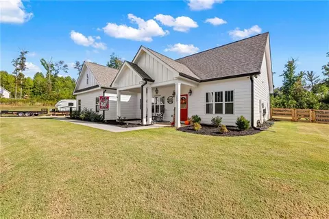 207 Oakwood Dr, Commerce, GA 30529 photo 3