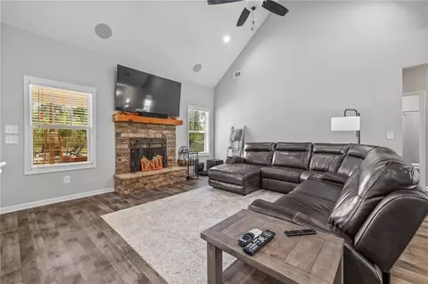 207 Oakwood Dr, Commerce, GA 30529 photo 9