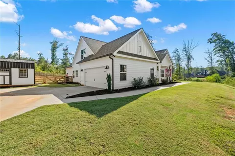 207 Oakwood Dr, Commerce, GA 30529 photo 4