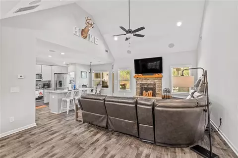 207 Oakwood Dr, Commerce, GA 30529 photo 8