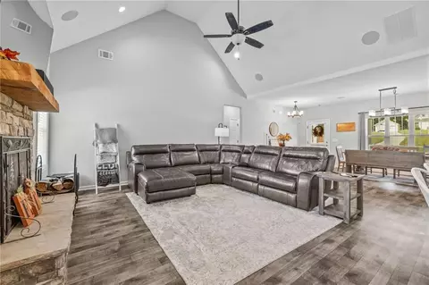 207 Oakwood Dr, Commerce, GA 30529 photo 10