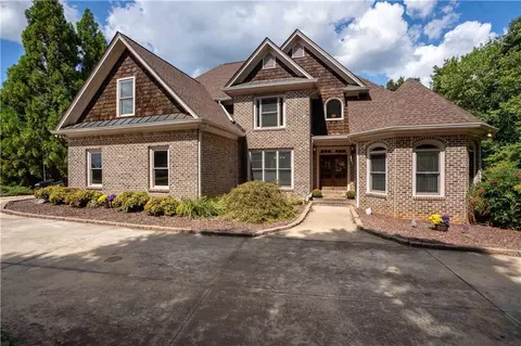 121 Hyalite Rd E, Dahlonega, GA 30533