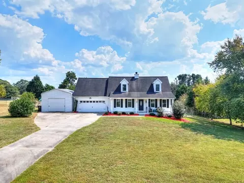 6470 Dove Dr, Loganville, GA 30052