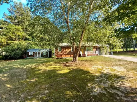 88 Parkway Cir, Villa Rica, GA 30180