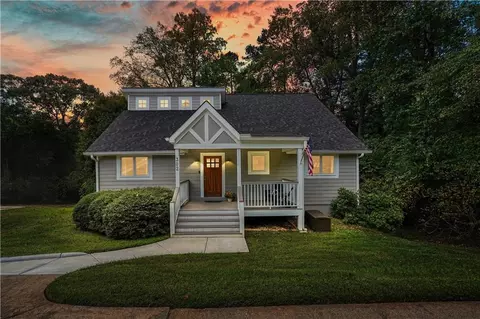 302 Indian Cove Dr, Dawsonville, GA 30534