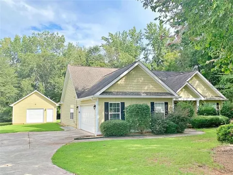 90 Thrasher Ln, Jefferson, GA 30549