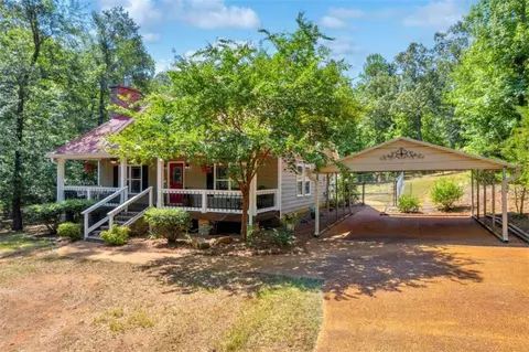 52 Breezy Point Dr, Hartwell, GA 30643