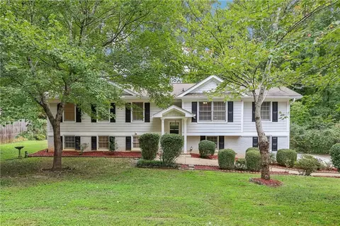206 Pinetree Dr, Marietta, GA 30068