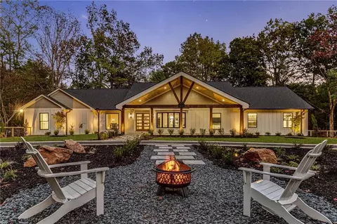 3180 Parker Dr, Cumming, GA 30041