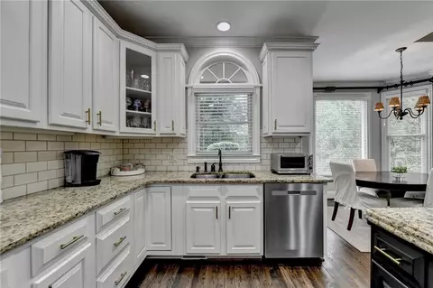8025 Halstead Dr, Suwanee, GA 30024 photo 16
