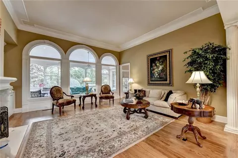6945 Kettering Ln, Suwanee, GA 30024 photo 9
