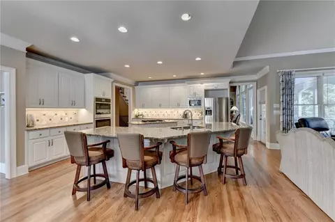 6945 Kettering Ln, Suwanee, GA 30024 photo 10