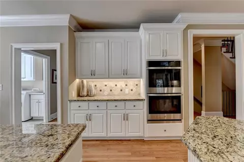 6945 Kettering Ln, Suwanee, GA 30024 photo 11