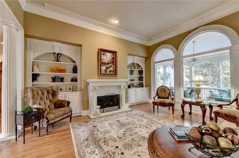6945 Kettering Ln, Suwanee, GA 30024 photo 7