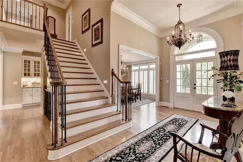 6945 Kettering Ln, Suwanee, GA 30024 photo 3