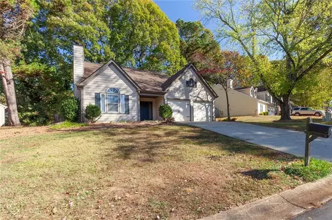 4564 Hickory Forest Dr, Acworth, GA 30102