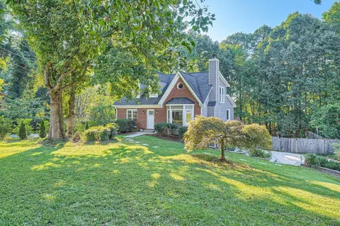 1620 Plunketts Rd, Buford, GA 30519