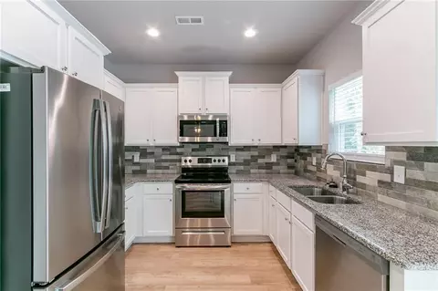 404 Panhandle Pl, Hampton, GA 30228 photo 5