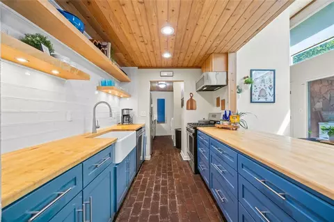 Kitchen - 2862 Tree Top Rd, Dacula, GA 30019 photo 6 of 6