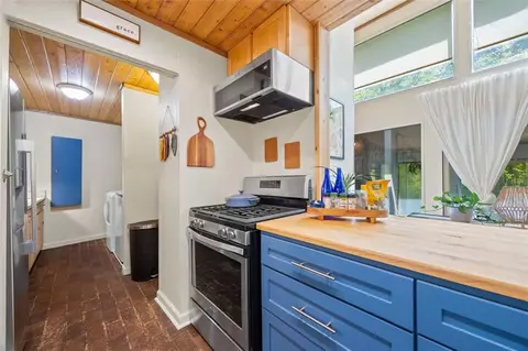 Kitchen - 2862 Tree Top Rd, Dacula, GA 30019 photo 5 of 6