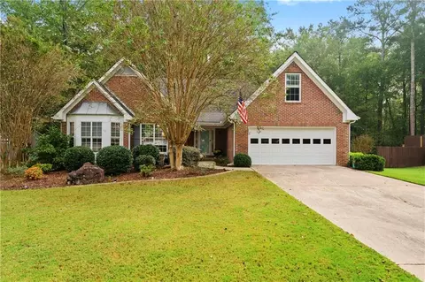 230 Ivy Creek Dr, Loganville, GA 30052