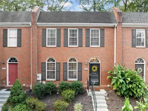 7812 Saint Charles Sq, Roswell, GA 30075