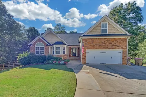 5603 Wooded Valley Way, Flowery Branch, GA 30542