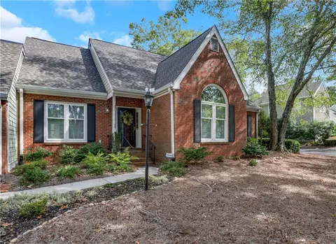 18 Vernon Glen Ct, Sandy Springs, GA 30338