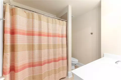 Bath - 2781 Willowstone Dr, Duluth, GA 30096 photo 5 of 8