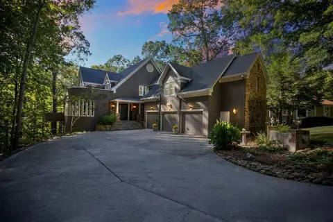 1525 Maplewood Ct, Woodstock, GA 30189