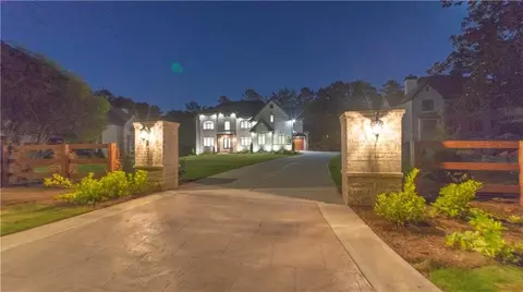 10755 Shallowford Rd, Roswell, GA 30075