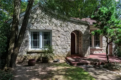 1041 Ridge Ave, Stone Mountain, GA 30083