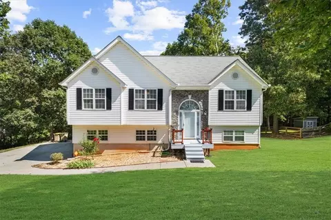 34 Chatham Ct, Jefferson, GA 30549