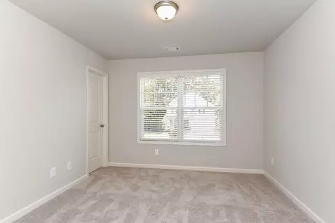 Bedroom - 4041 Windsor Trl, Gainesville, GA 30506 photo 4 of 5