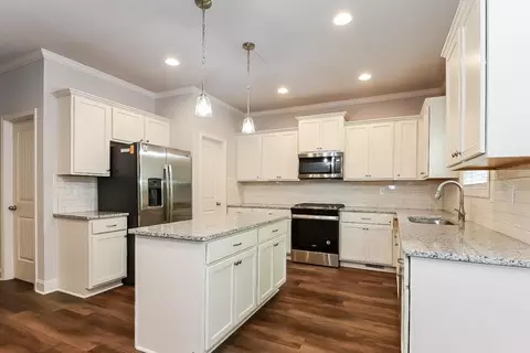 Kitchen - 4041 Windsor Trl, Gainesville, GA 30506 photo 2 of 3