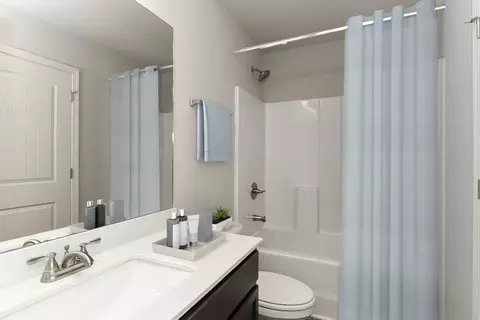Bath - 4041 Windsor Trl, Gainesville, GA 30506 photo 2 of 4
