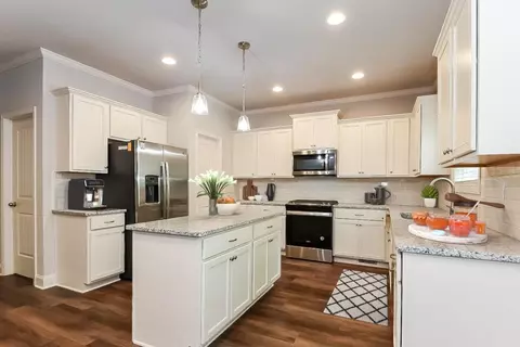 Kitchen - 4041 Windsor Trl, Gainesville, GA 30506 photo 3 of 3