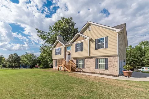 6942 Capitola Farm Rd, Flowery Branch, GA 30542