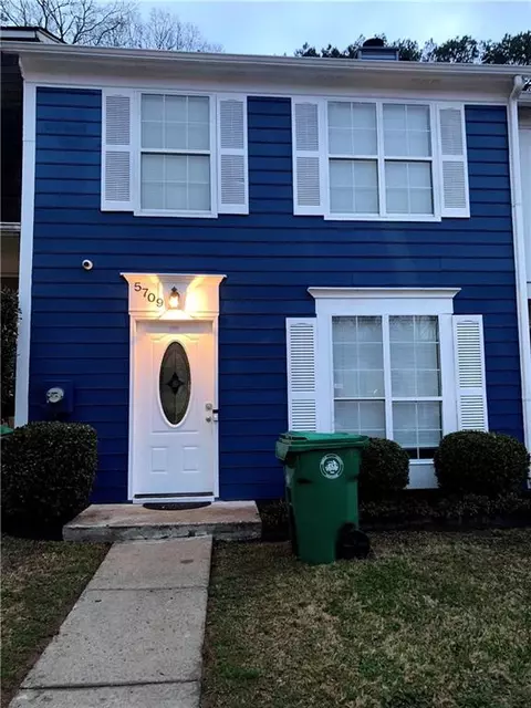 5709 Wells Cir, Stone Mountain, GA 30087