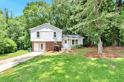 5108 Galbraith Cir, Stone Mountain, GA 30088