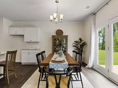 8239 Castleton Dr, Fairburn, GA 30213 photo 3