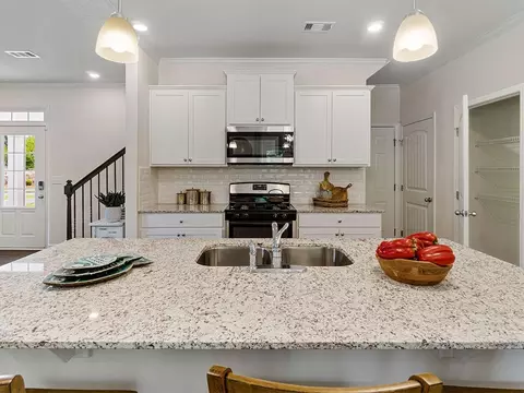 8239 Castleton Dr, Fairburn, GA 30213 photo 5