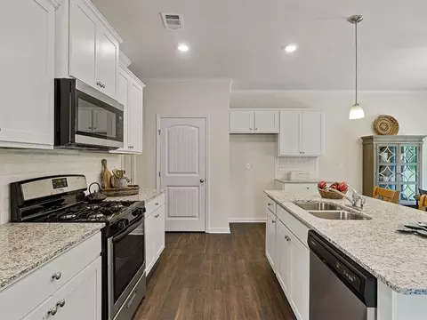 8239 Castleton Dr, Fairburn, GA 30213 photo 6