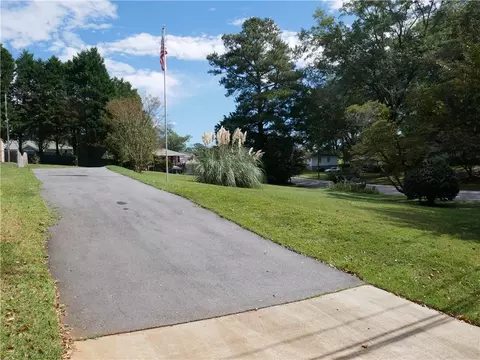 9 Elm Cir, Newnan, GA 30263 photo 3