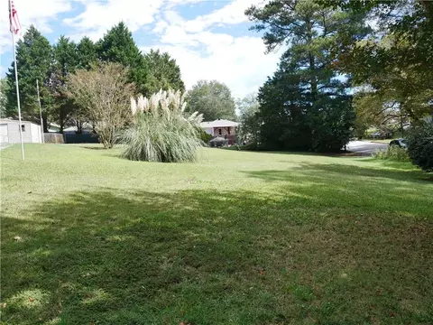 9 Elm Cir, Newnan, GA 30263 photo 2