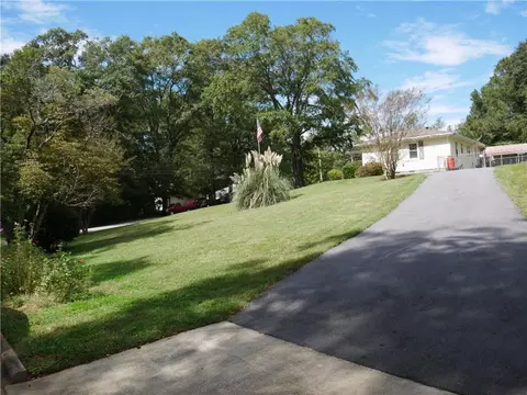 9 Elm Cir, Newnan, GA 30263